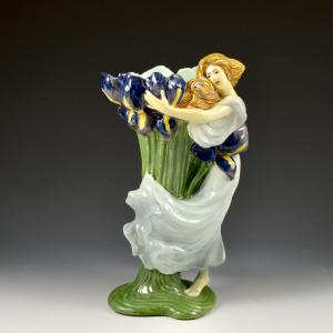 Vaso com figura feminina e íris - Manufatura Salvini, início do século XX